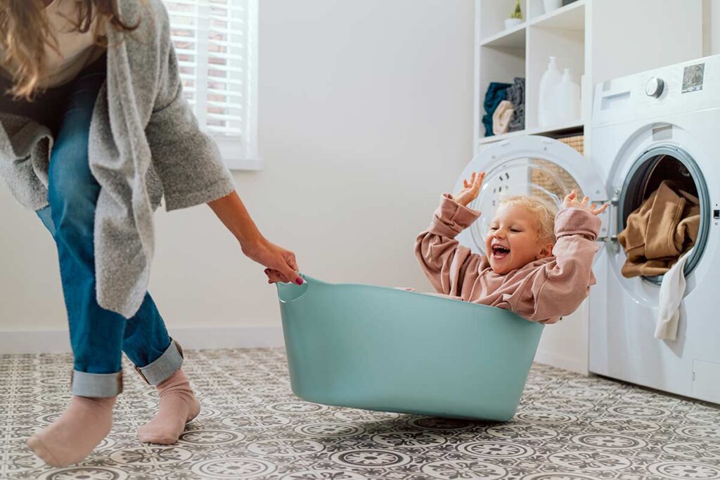 Detersivo e ammorbidente non bastano: perché il tuo bucato perde profumo dopo poche ore (e come rimediare)