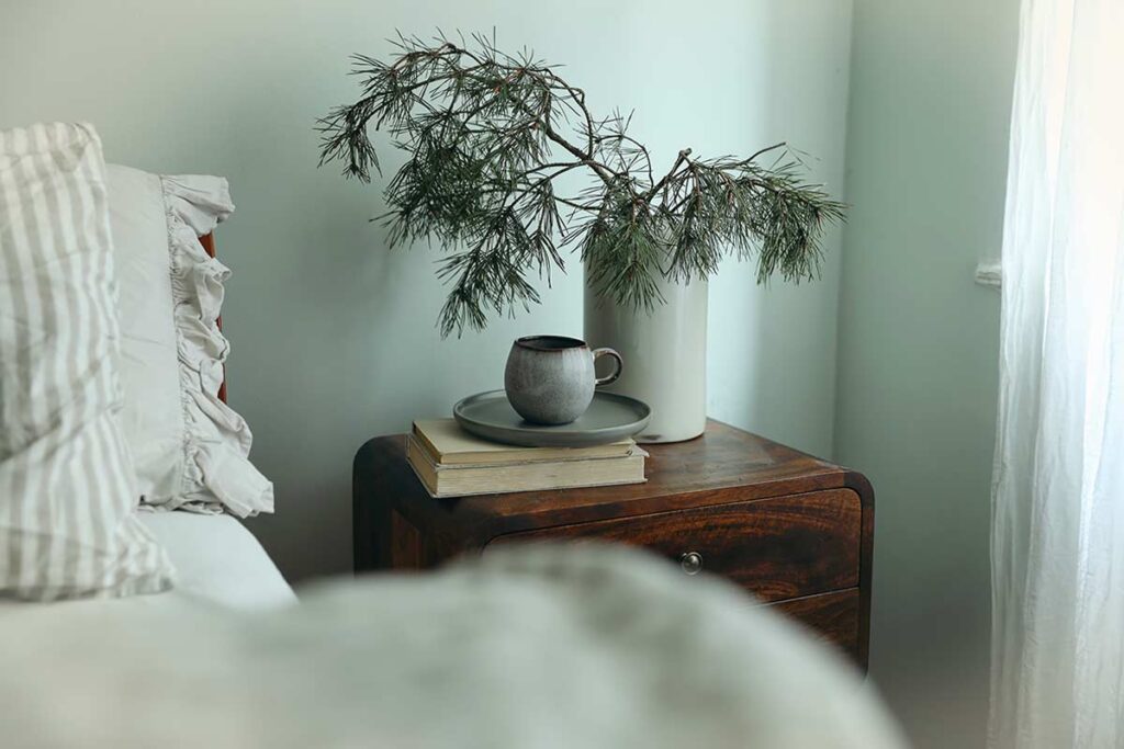 Design Anni ’50: come inserire un pezzo effetto noce per elevare la camera da letto