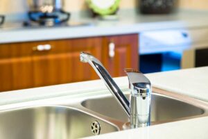 Lavello che brilla in cucina