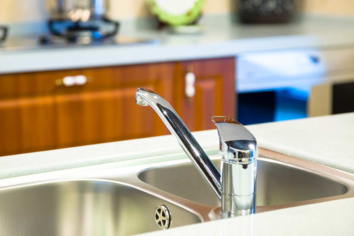 Lavello che brilla in cucina