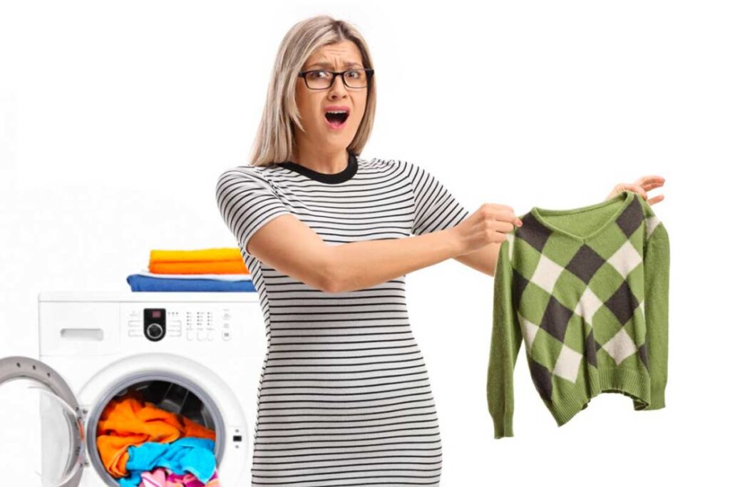 Maglione rimpicciolito in lavatrice? C’è un trucco facile per provare a recuperarlo