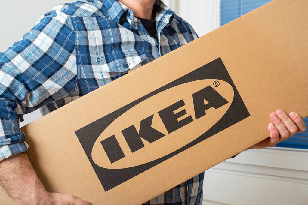 Ho provato questo supporto IKEA: costa meno di una cena ed è perfetto se vivi in un monolocale