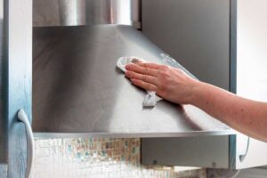 Cappa della cucina appiccicosa