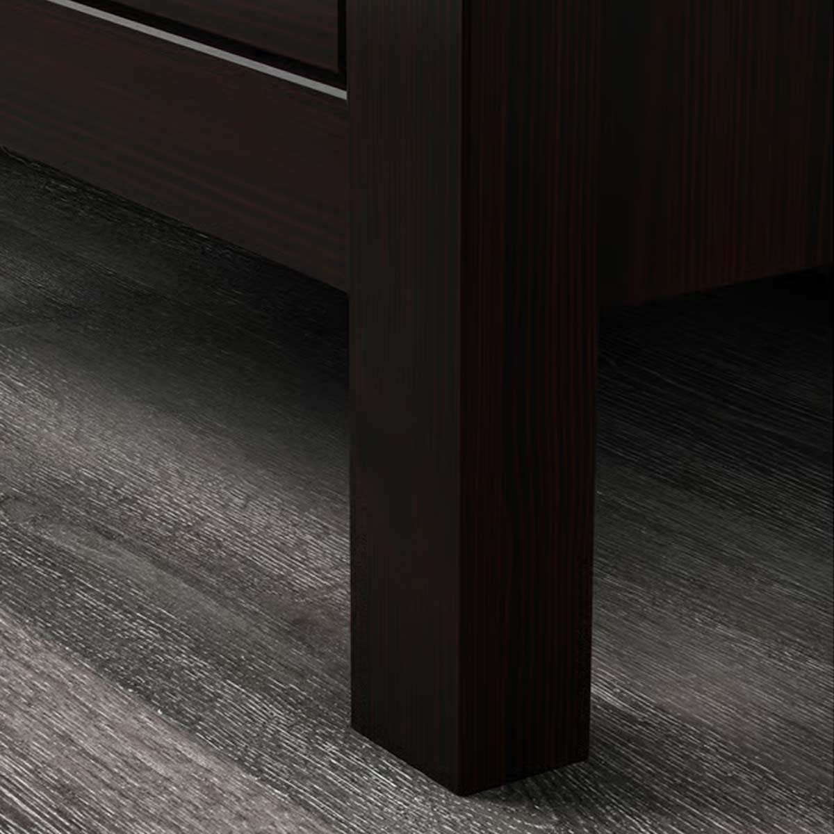 dettaglio piedini cassettiera HEMNES