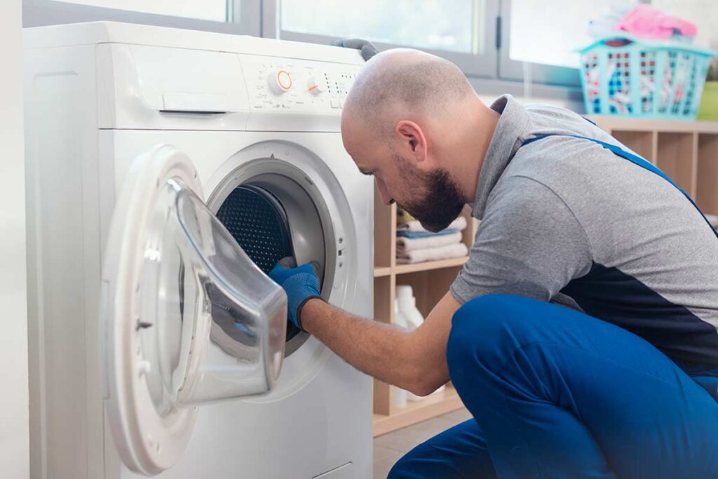 La manutenzione della guarnizione della lavatrice: dove si nasconde lo sporco che macchia i panni puliti