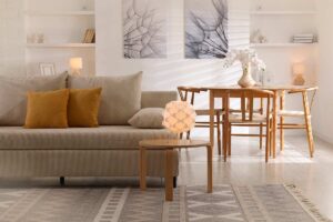 Minimalismo Caldo: come arredare con pochi pezzi senza rendere la casa fredda