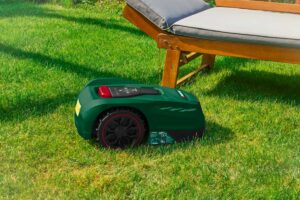 Lidl lancia il robot Parkside economico: sensore pioggia e batteria 20V per la manutenzione del prato