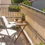 Balcone piccolo rovente a luglio? La zona d’ombra mobile che lo rende vivibile senza lavori Balcone piccolo con zona d'ombra mobile in estate