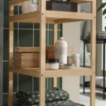 IKEA, il carrello RÅGRUND in bambù a 35€ che porta ordine in bagno senza fissare mensole Carrello RÅGRUND in bambù IKEA ambientato in bagno
