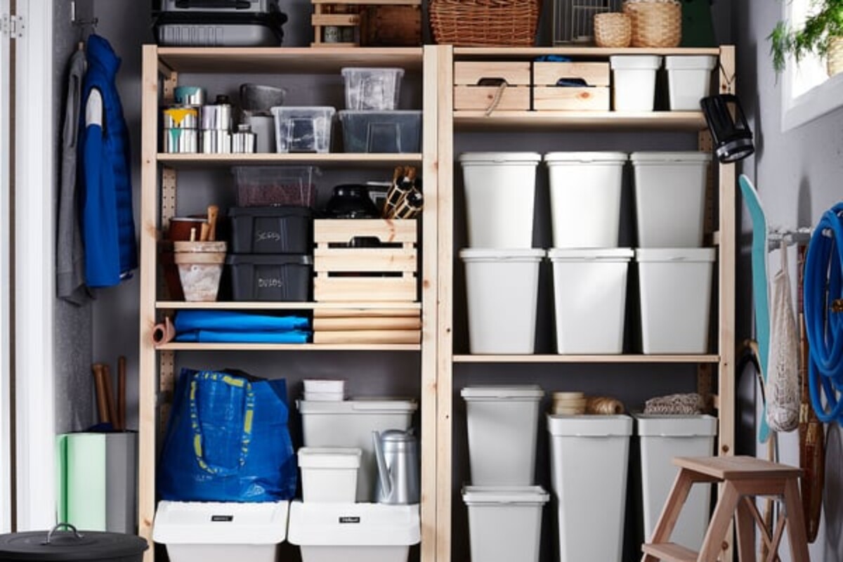 Ripostiglio organizzato con secchi HÅLLBAR IKEA
