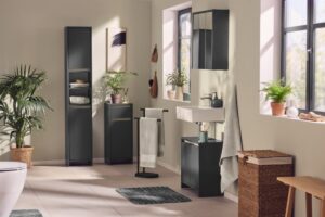 Armadietto pensile con specchio Livarno in bagno moderno Lidl
