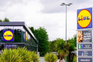 Lidl, pellicola da 4,99€ e tappeto da 11,99€: due offerte Livarno per cambiare casa senza lavori