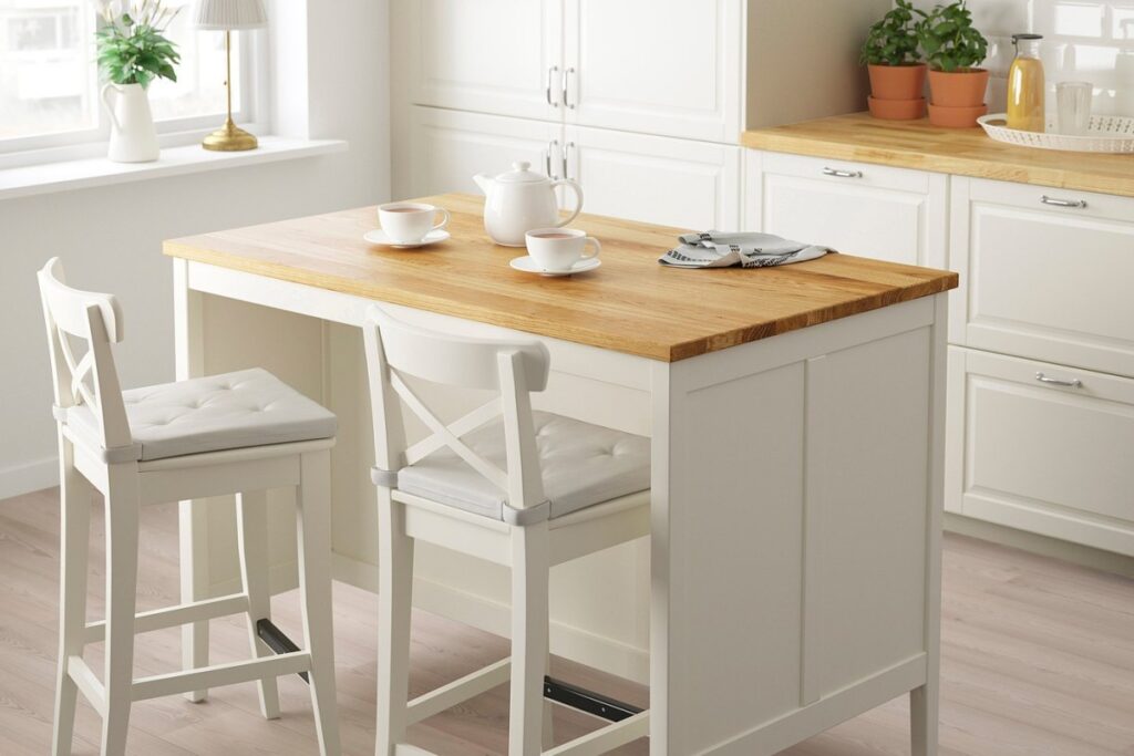 IKEA, l’isola da cucina TORNVIKEN che aggiunge piano e ripiani senza rifare la stanza