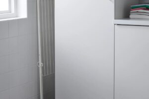 Stendibiancheria IKEA JÄLL ambientato in una zona lavanderia