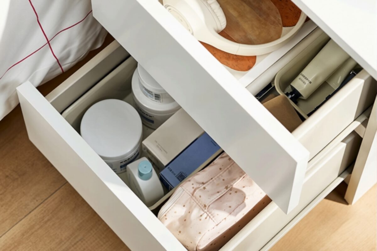 Cassetti della cassettiera IKEA MALM organizzati
