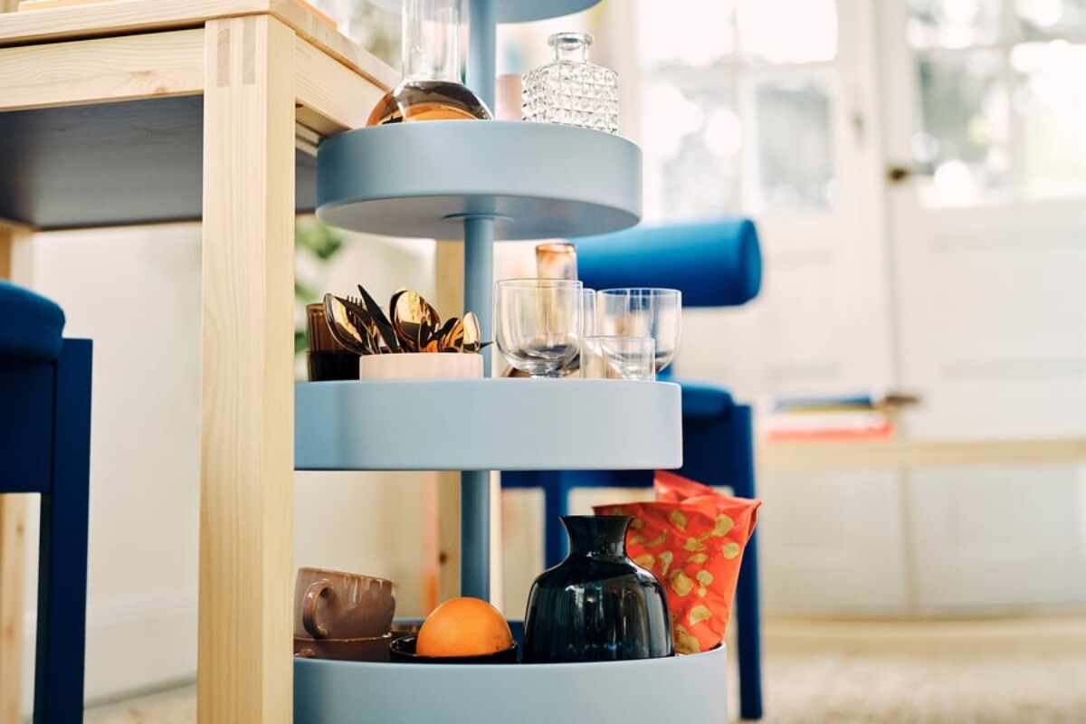 Struttura e ruote del carrello blu IKEA PS 2026