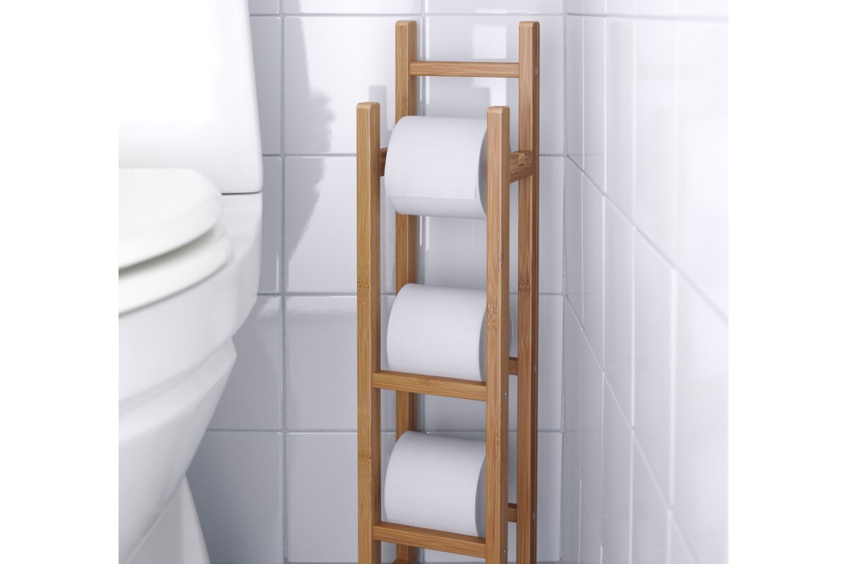 Porta carta igienica RÅGRUND ambientato accanto al WC